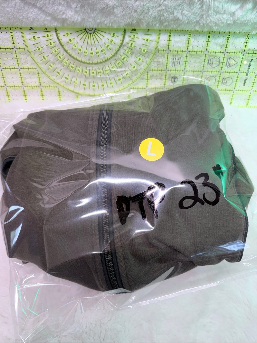 48% Cotton Dark Olive Zip-Up Sweater w/Thumb Holes & Pockets Cabinets Staple 🏡 - Picture 6 of 7
